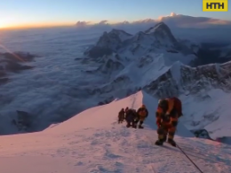Гора Эверест увеличилась почти на метр