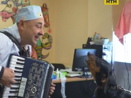У Чернівцях ветеринар заспівав разом із собакою українську пісню