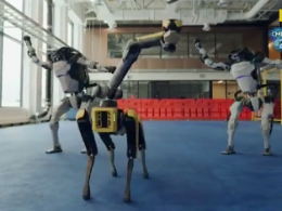 Бостонські розробники роботів навчили своїх підопічних прибирати, саджати квіти та танцювати