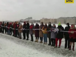 Романтический протест в поддержку Алексея Навального устроили его сторонники в день святого Валентина