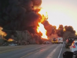 Потужний вибух і пожежа сталися на залізничному переїзді в Техасі