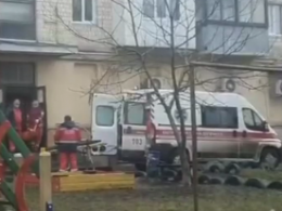 В Черновцах парень ударил ножом друга