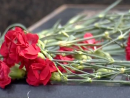 В 77 годовщину со дня гибели генерала Николая Ватутина в Киеве к памятнику великому полководцу возложили цветы