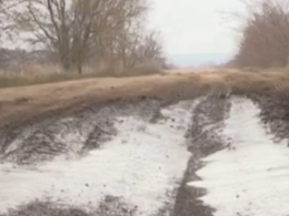 В Черкасской области люди жалуются на бездорожье на известном туристическом маршруте к Холодному Яру