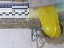 В Одесі в центрі міста люди випадково виявили гранату, яку було прикріплено до газової труби житлового будинку