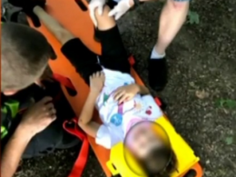 Во Львове медики спасают жизни 8-летнего мальчика который получил перелом черепа во время прогулки в парке