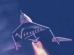 Найбагатша людина на планеті Джефф Безос злітав у космос на власній ракеті
