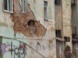 В Черновцах обвалилась стена старинного жилого дома