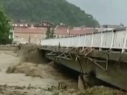 Один человек погиб и несколько пропали без вести в результате крупного наводнения на севере Турции